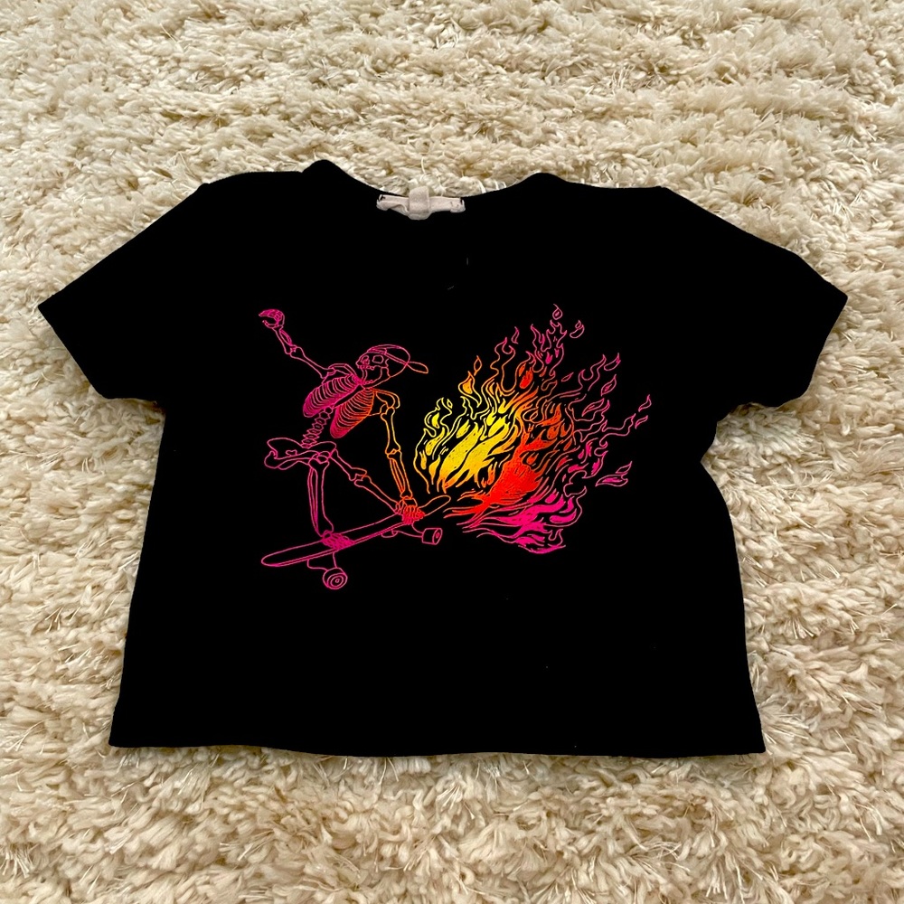 Women’s graphic black crop top shirt